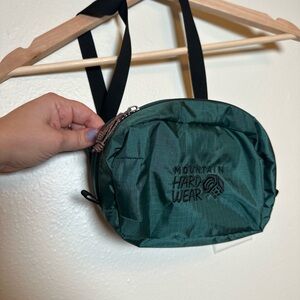 Mountain Hardwear Forest Green field day hip pack Like new
